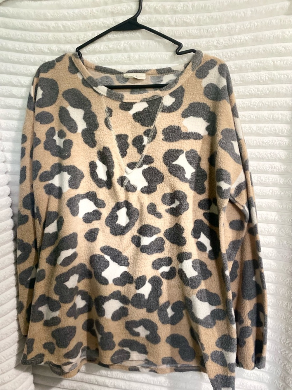 Chic Leopard Print Crew Neck Sweater